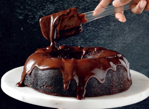 طرز-تهیه-کیک-شکلاتی-ساده-و-فوری-خانگی